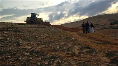 التنمية المستدامة وجهاز التعمير يدفعون بمعدات ثقيلة استعداداً لمجابهة خطر السيول بوديان مرسي مطروح