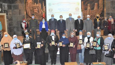 د رحمى يكرم القيادات النسائية بالمحافظة ويطلق مبادرة معا ضد العنف-صور