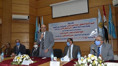 رئيس الجامعة يفتتح ندوة الهوية الوطنية عبر العصور بكلية التجارة بطنطا-صور