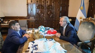 رئيس الأرجنتين يعلن الحداد 3 أيام على رحيل مارادونا