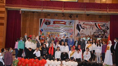 محافظ المنيا يكرم عددا من الطلاب ذو الهمم احتفالا بعيد الطفولة