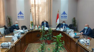 رئيس جامعة بنها يترأس لجنة اختيار عميد كلية الطب البيطرى