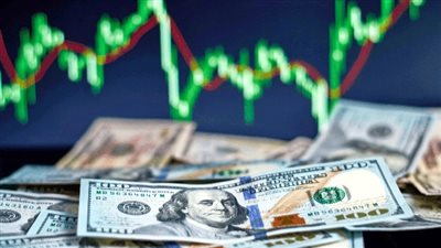 الدولار يتخلى عن بعض مكاسبه