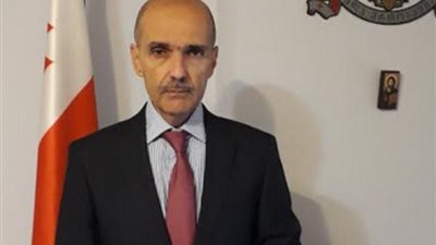بحث تشغيل خط طيران مباشر بين القاهرة و تبيليسي