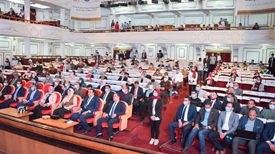 رئيس جامعة بنى سويف يشهد حفل توزيع المنح المجانية المقدمة من أبو هشيمة