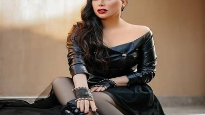 عبير صبرى تشارك متابعيها أحدث صورتين لها