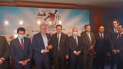 تكريم شوبير كأفضل إعلامي في مهرجان 