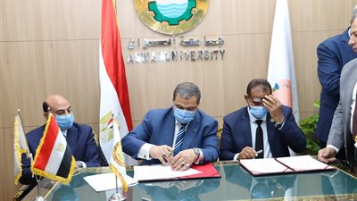 سعفان يوقع بروتوكولي تعاون مع جامعة أسوان للتدريب ونشر ثقافة العمل الحر