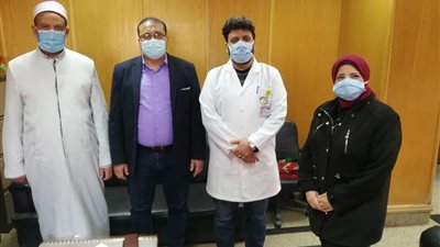 100 الف جنه من مسجد عمر بن عبد العزيز لمستشفى تأمين بنى سويف