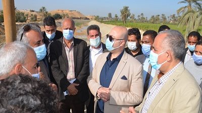 وزير الري ومحافظ بني سويف يتفقدان أعمال رفع كفاءة مخر السيل بسنور
