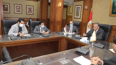 محافظ سوهاج يترأس الاجتماع الدوري للجنة مراجعة تراخيص أعمال البناء