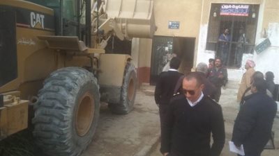جهاز بدر يضبط ويصادر 32 توك توك ويحرر 27 محضر إشغال بالتعاون مع الشرطة.. بالصور