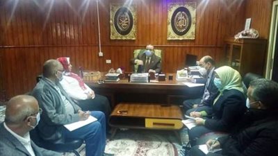 مدير تعليم مطروح يستعرض خطة الاحتفال بالعيد القومي للمحافظة .صور