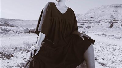 بإطلالة أبيض وأسود ..غفران محمد تبهر متابعيها بأحدث ظهور لها