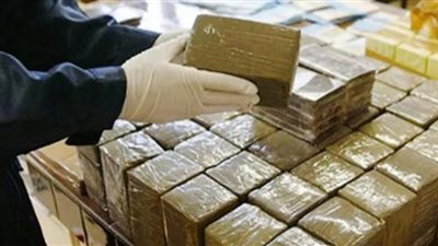حادث مرورى يقود أمن البحر الأحمر لضبط 41 كيلو حشيش بإحدى السيارتين