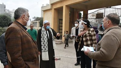 نائب محافظ البحيرة تفاجئ مستشفىي المحمودية وأدكو .. صور