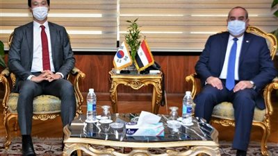 وزير الطيران يبحث مع سفير كوريا الجنوبية زيادة الحركة السياحية الوافدة وتحديث اتفاقية النقل الجوى
