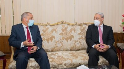 رئيس جامعة طنطا يستقبل الرئيس التنفيذي لوكالة الفضاء المصرية