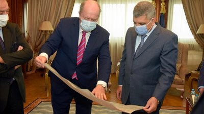 المقتنيات والتماثيل الاصلية من فرنسا للمتحف العالمي للقناة