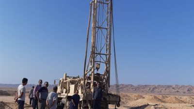 الزراعة: مركز بحوث الصحراء ينتهي من حفر (7) أبار للمياه الجوفية في شرق العوينات والفرافرة