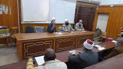 مدير المنطقة الأزهرية بالقليوبية يلتقي مديري العموم استعداداً لإمتحانات نصف العام