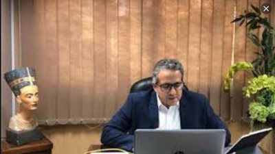 العنانى يناقش آخر استعدادت الموكب الملكى