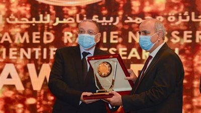 د ذكى يشارك فى احتفالية قابيل بفورة بالمركز الاول فى مجال الهندسة التطبيقية
