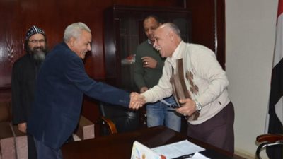 رهبان دير الفاخورى بإسنا جنوب الأقصر يهنئون رئيس مركز ومدينة إسنا الجديد بمنصبه