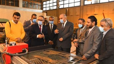 محافظ قنا يشهد الدورة الأولى لحضانة الأعمال التكنولوجية 
