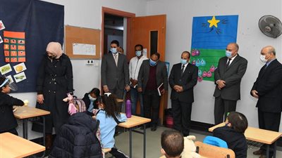 الداودي يتفقد المنظومة التعليمية بمدرستي النيل والمصرية اليابانية بقنا