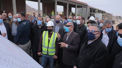 وزير النقل يتابع أعمال التطوير والمشروعات الجاري تنفيذها بميناء سفاجا البحري