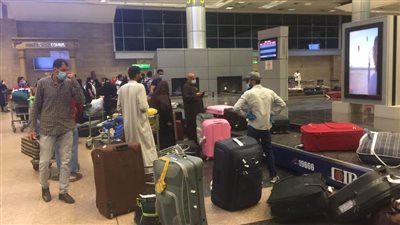 المستشار القانوني بـ دبي يكشف وضع المصريين العالقين بالخارج