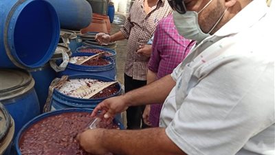 إعدام 5 أطنان مخللات فاسدة بمصنع غير مرخص بالشرقية
