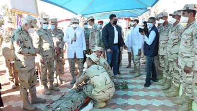 الفريق محمد فريد يتفقد معسكر إعداد وتأهيل مقاتلى شمال سيناء بالجيش الثانى الميدانى.صور