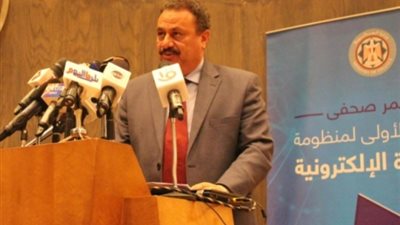 رضا عبدالقادر: تقديم الإقرارات الضريبية إلكترونيا إلزامي من أول يناير