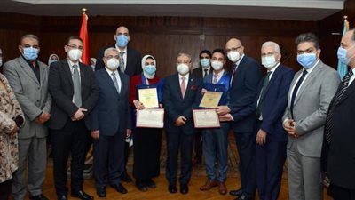 مجلس جامعة طنطا يكرم 18 طالبا وطالبة من حفظة القرآن الكريم-صور