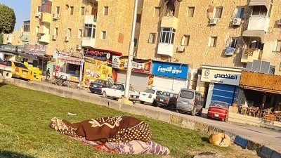 حكاية مواطن اسماعيلاوى نايم علي الرصيف في عز البرد