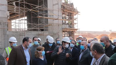 وزير النقل يتفقد مشروع القطار الكهربائي LRT ويتابع أعمال انشاء المحطات والانفاق والكباري