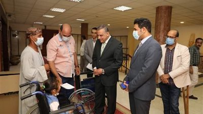 تعليم سوهاج يحقق رغبة كريمة هراس فى مواصلة تعليمها..صور