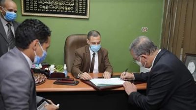 محافظ سوهاج وكيلا لعروس 