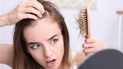 خبيرة تكشف عن التوقيت المناسب لقص الشعر لزيادة طوله