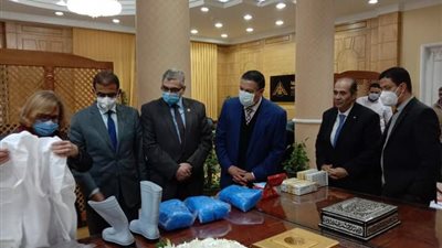 مستلزمات للحماية الشخصية للأطقم الطبية بمستشفي بنها الجامعي