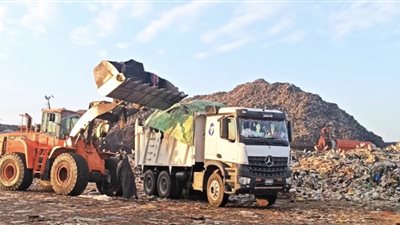 محافظ الغربية : نقل ٥٧٩٨ طن مخلفات للمدفن الصحي بالسادات