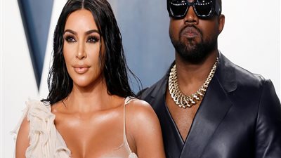 غموض حول علاقة كيم كاردشيان وكانى ويست بعد ظهورها بخاتم الزواج من جديد