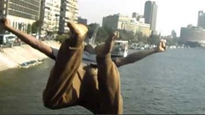شاب يحاول الانتحار من أعلى كوبرى عباس بسبب الزواج