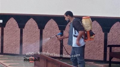 تكثيف أعمال التطهير والتعقيم بالمساجد والمنشآت الشبابية لمواجهة 