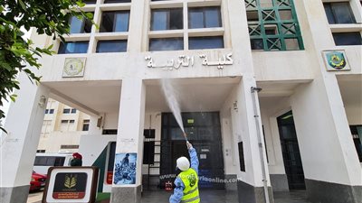 رئيس جامعة دمنهور يعلن استمرار الحملات التطوعية لتعقيم المنشأت الحكومية