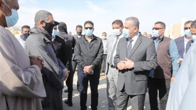 محافظ سوهاج يتفقد قرى الظهير الصحراوي بالمراغة وأخميم