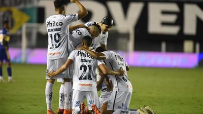 سانتوس يكتسح بوكا جونيورز بثلاثية ويتأهل لنهائي كأس ليبرتادوريس