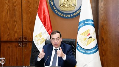 الملا يوجه بالاستمرار فى زيادة محطات شركتي التعاون ومصر للبترول